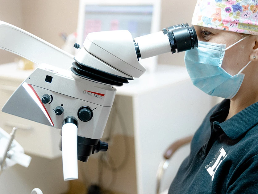 лікування зубів під мікроскопом